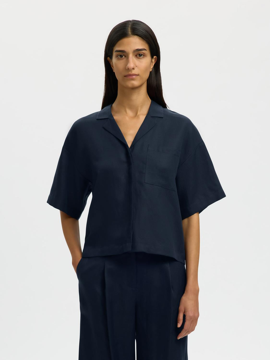 model_shot-front